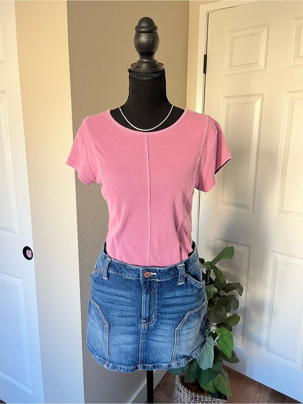 Classic Pink Short Sleeve Women's Tee